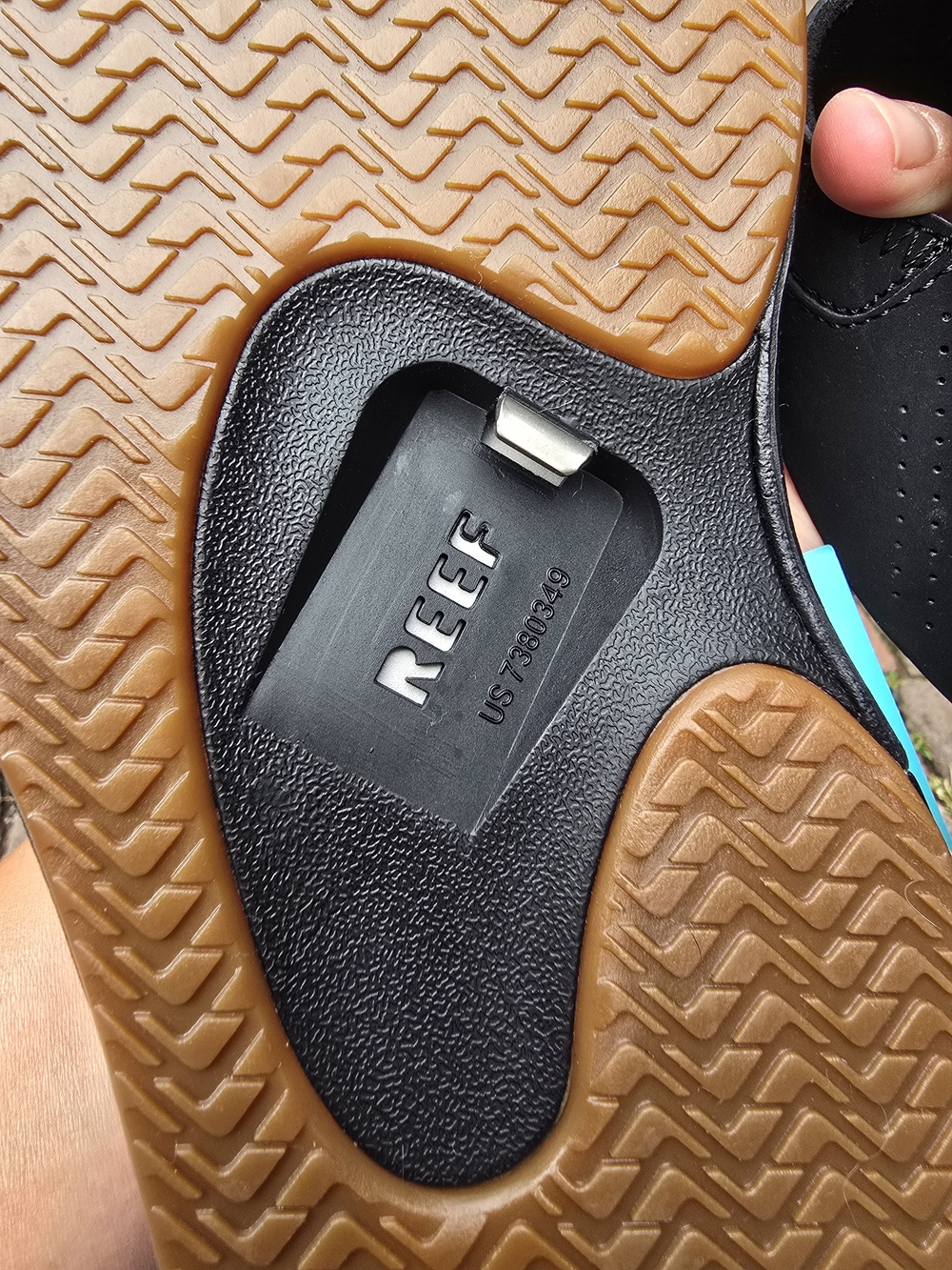 Reef Fanning Men's Water Friendly Flip Flops With Bottle Opener NWT 11 Black - Picture 10 of 11